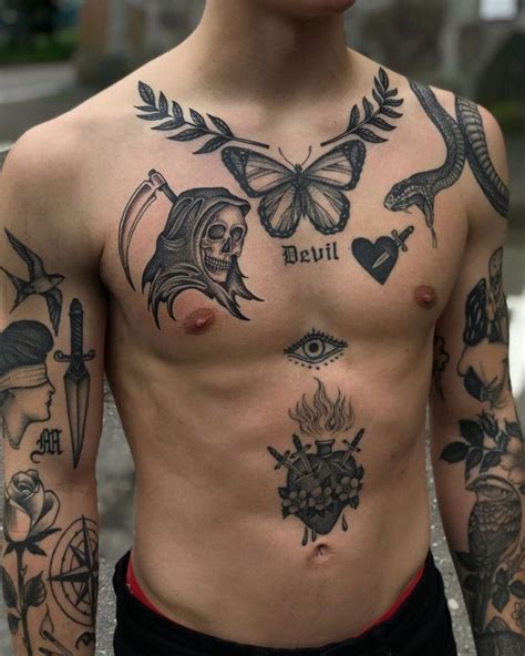 Tatuajes hombres pecho pequeños